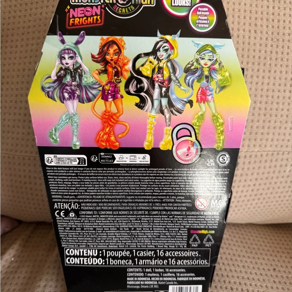 Monster High Skulltimate Secrets Draculaura Doll and Locker – New (2023)